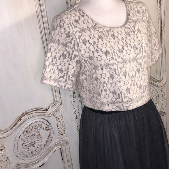 Weston Short Sleeve Overlay Bodice with Attached Sheer Netting Skirt Size M - Picture 2 of 15